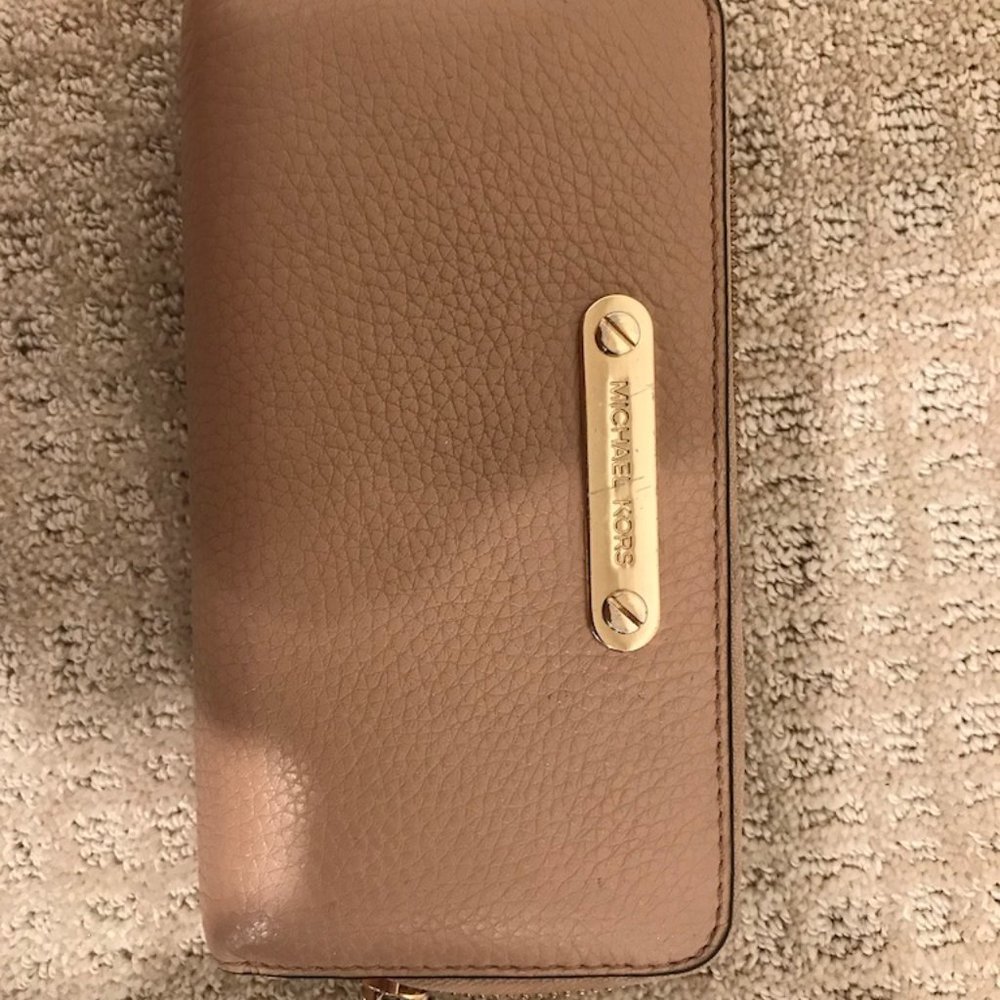 zip up wallet